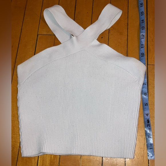 Crossed sleeve crop top - Picture 4 of 7